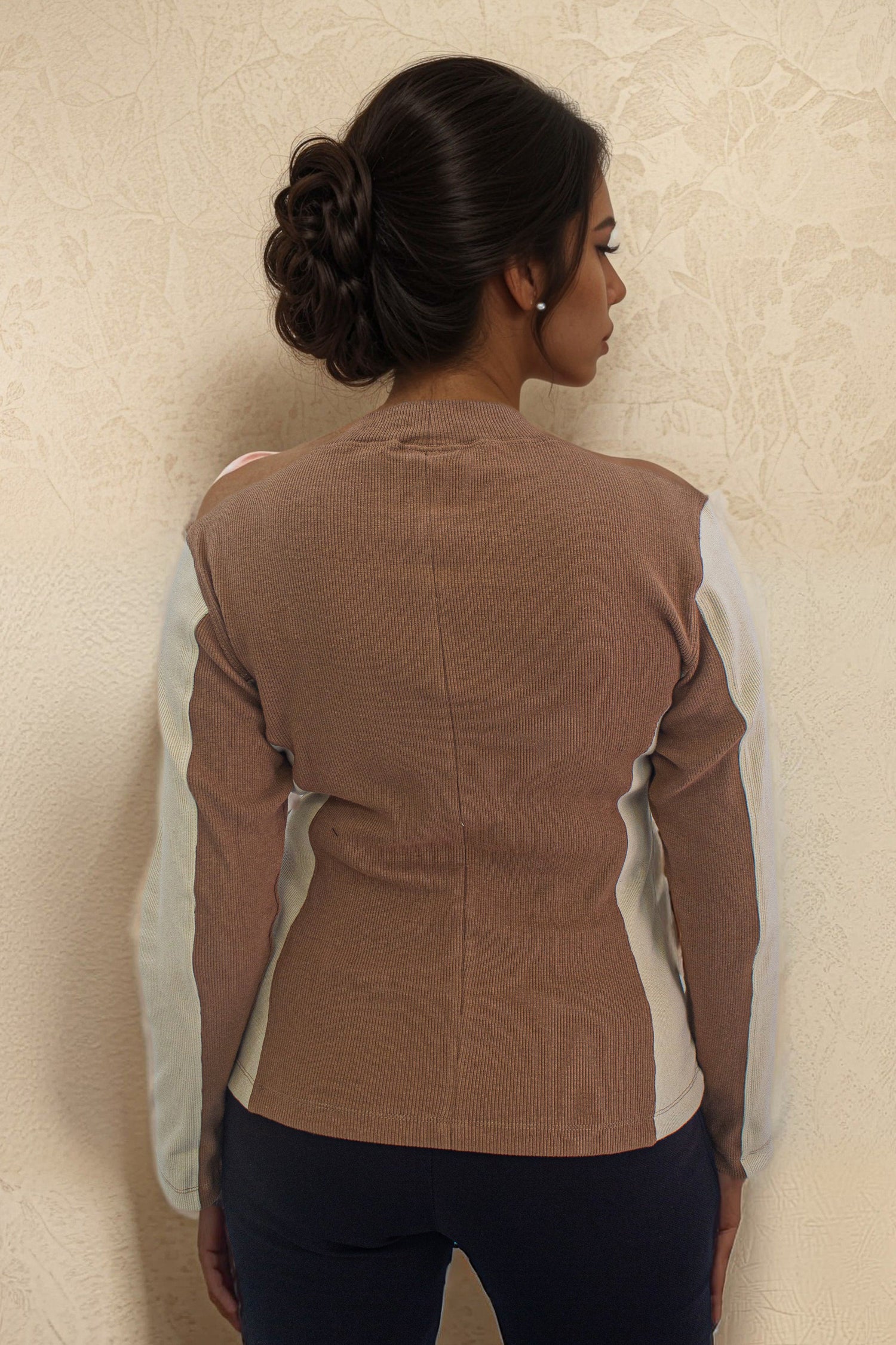 Color blocked brown and beige rib top